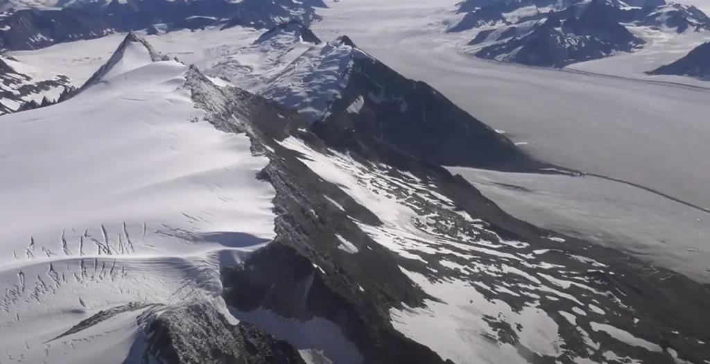 Top 6 Disappearing Glaciers YouShould Know About (and See BeforeThey’re Gone) 1 image