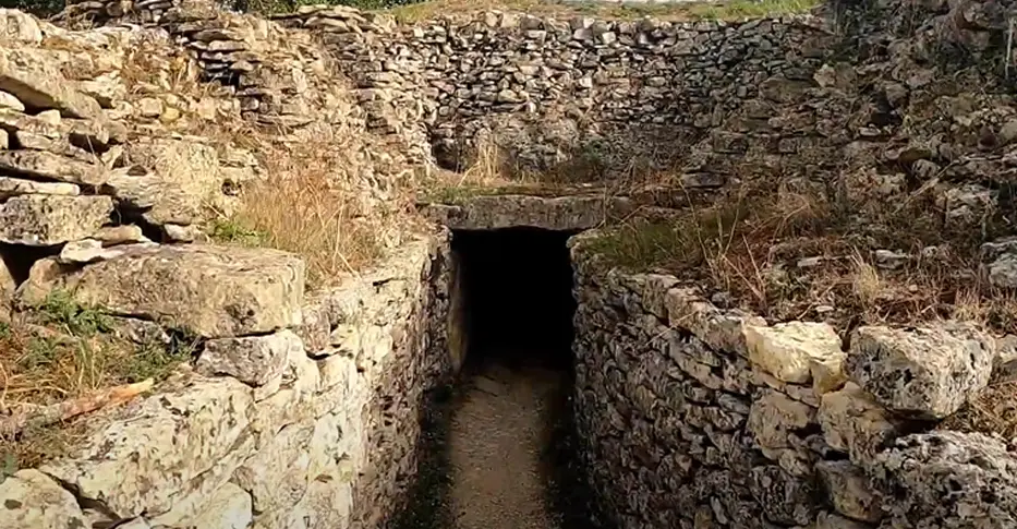 7 Oldest Buildings in the World That Still Stand Strong 2 image 2025 09 24T192856.235