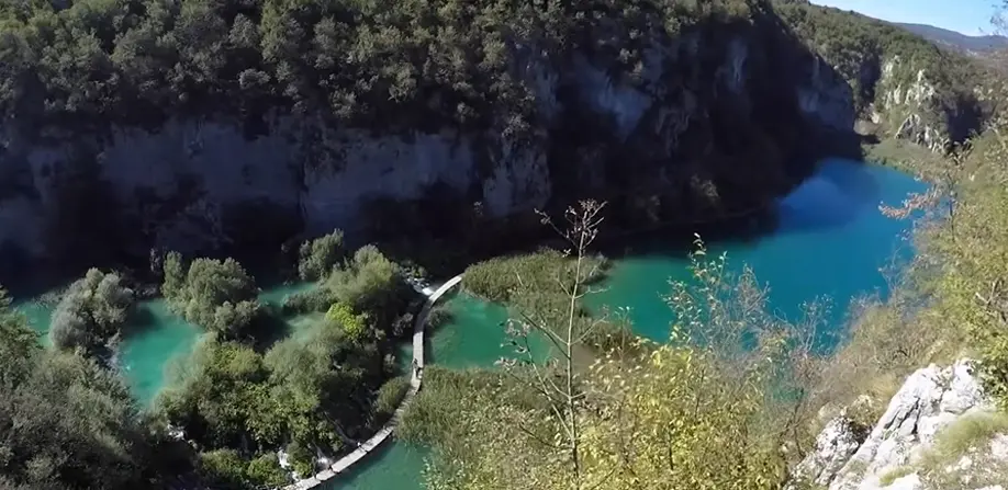 12 Most Scenic Lakes Around the World That Seem Too Beautiful To Be Real 7 image 78